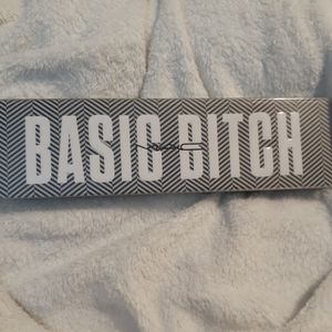 MAC Basic Bitch eyeshadow pallete
